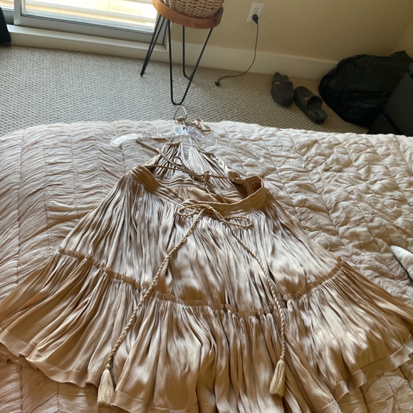 Gorgeous halter dress - Picture 2 of 3